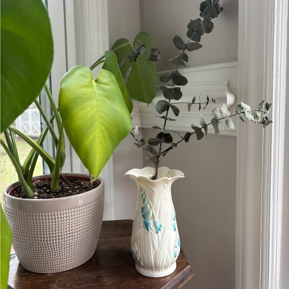 Vintage BELLEEK Bone China Ireland "Blue Bell" Flower Vase Harebell Embossed Bud - Picture 6 of 7